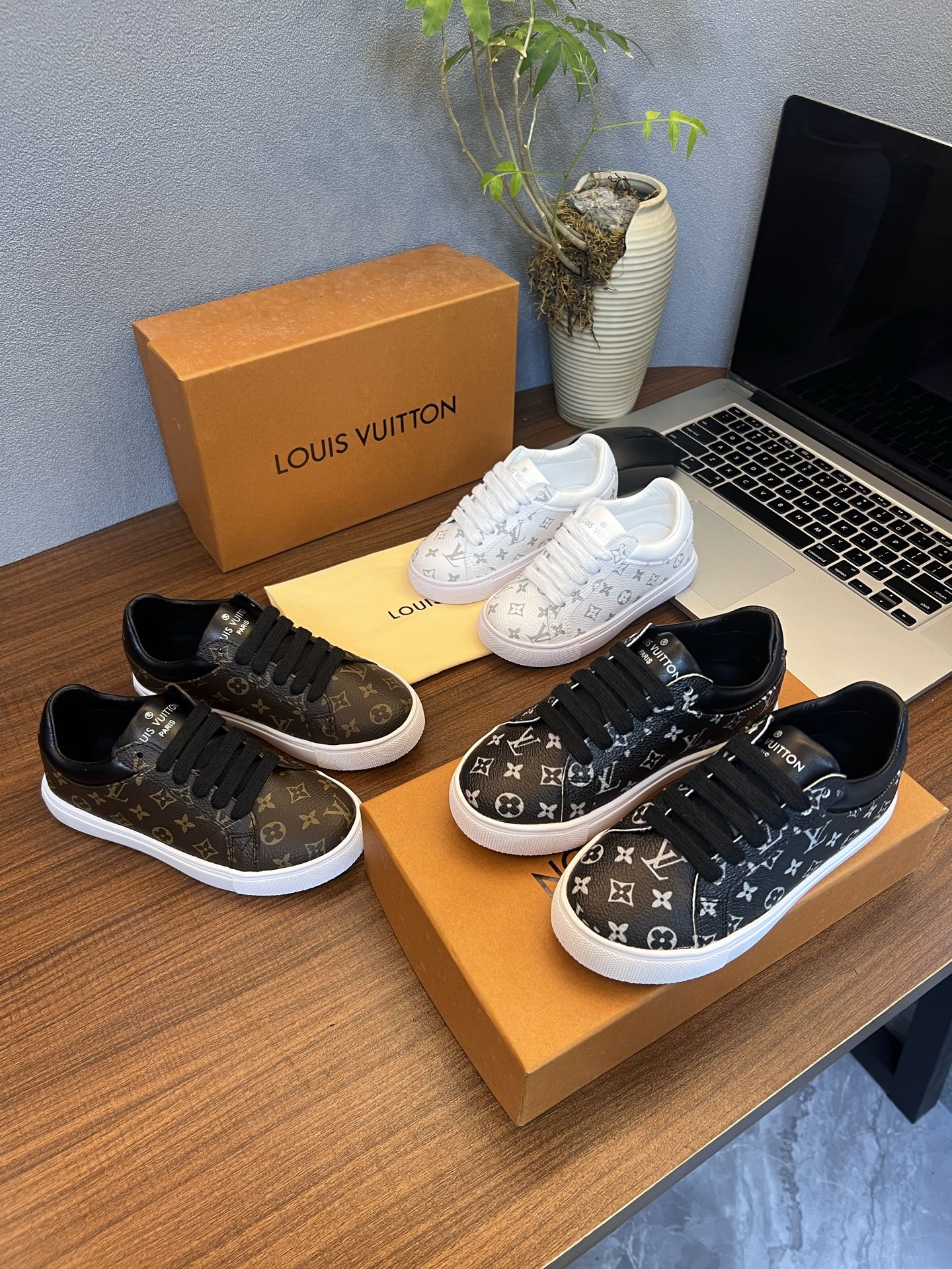 Children's shoes child